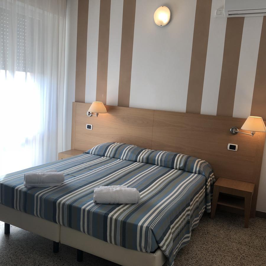 Hotel Gin Rimini Exterior photo