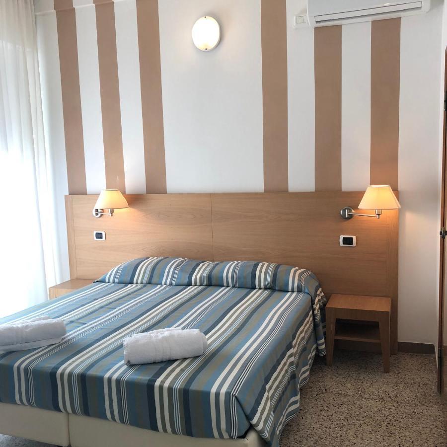 Hotel Gin Rimini Exterior photo